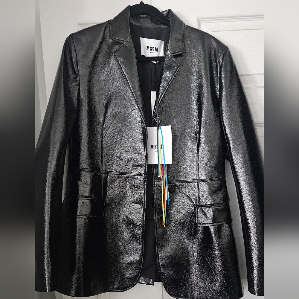 Classic Black Leather Jacket with Timeless Appeal